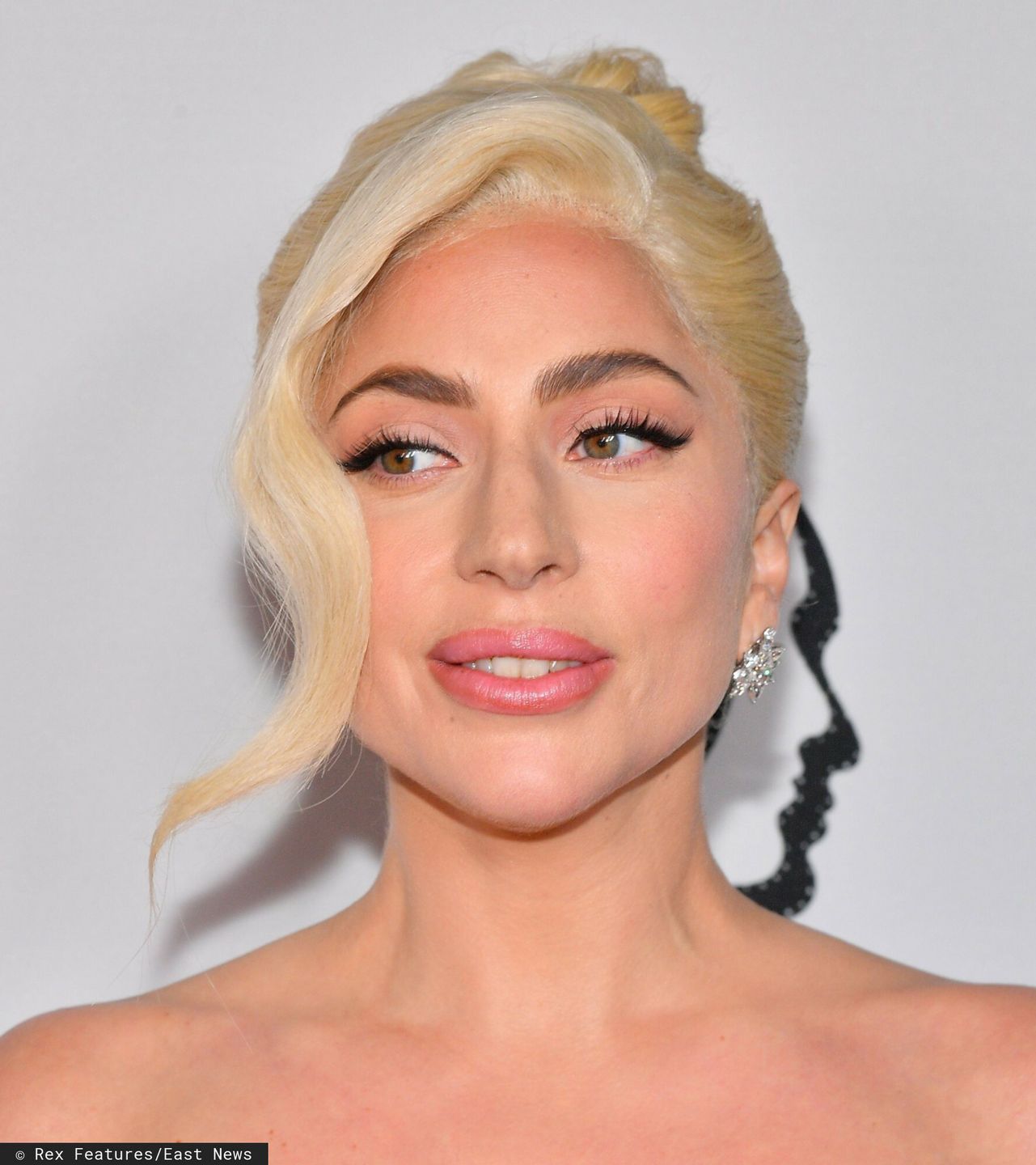 Lady Gaga odbiera nagrodę dla najlepszej aktorki