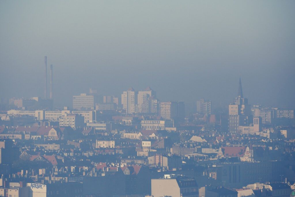 Prof. Lekston: Dzieci wdychają więcej zanieczyszczeń niż dorośli