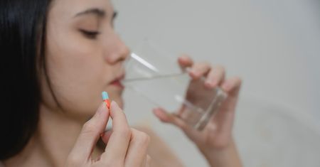 Niedobór witaminy B12. Kto jest najbardziej zagrożony i jak się chronić?