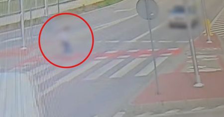 10-latka na hulajnodze. Koszmarny widok. Aż ją wyrzuciło w powietrze