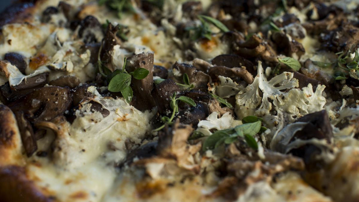 Pizza na spodzie z kalafiora