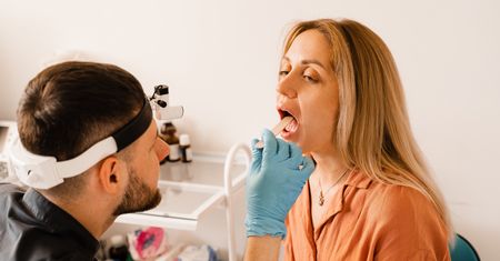 Erytroplakia jamy ustnej i szyjki macicy – objawy, przyczyny, leczenie