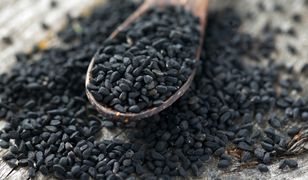 Czarnuszka – wielka moc małych nasion