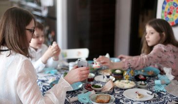 Wielkanoc z rodziną? "Trzeba myśleć: mogę zachorować i umrzeć"