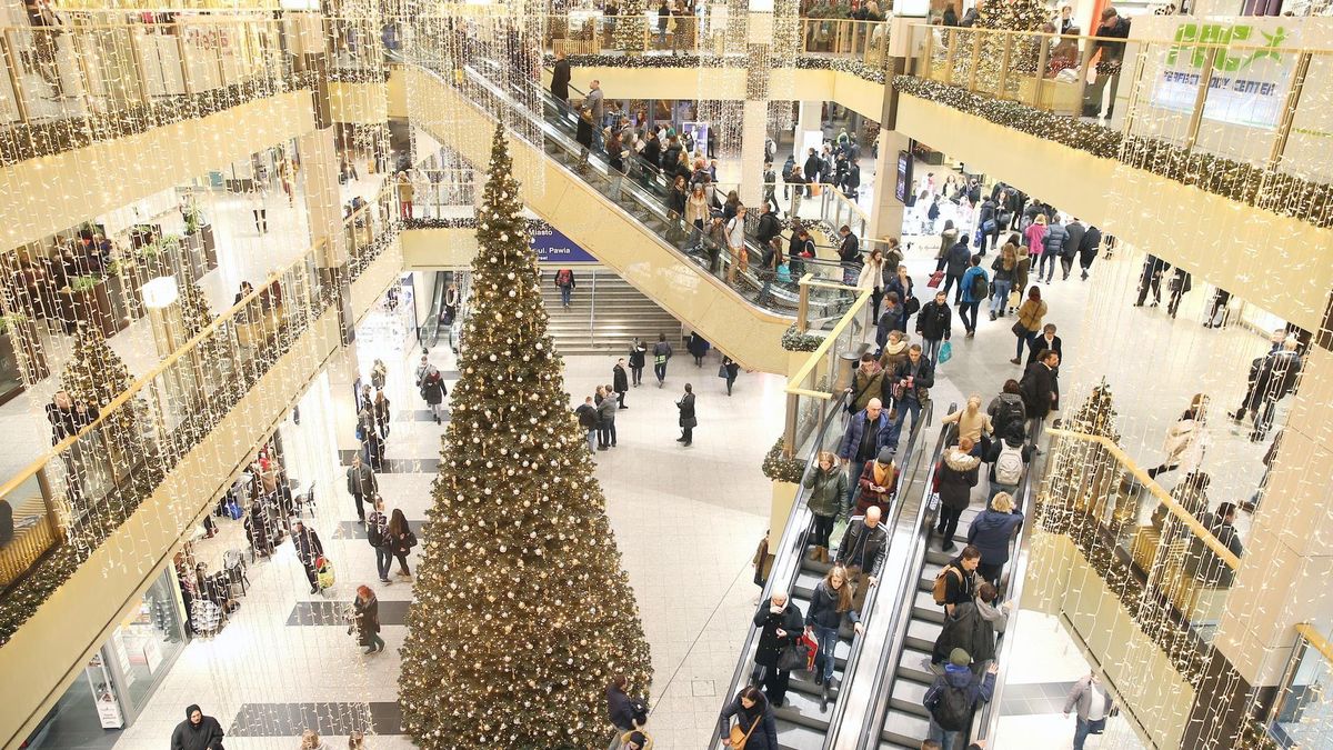 Polacy mają coraz więcej środków, które wydają m.in. w centrach handlowych