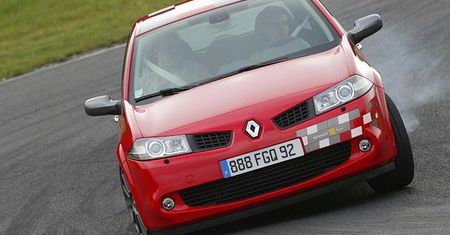 Renault Megane F1 Team R26