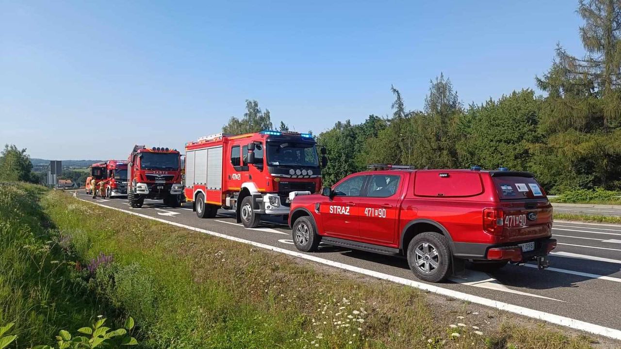 Zakopianka w kierunku Myślenic zablokowana z powodu przerwanego gazociągu