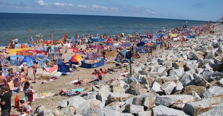 Czesi szturmują polskie wybrzeże. Chwalą sobie stosunek jakości do ceny oraz... orzeźwiającą wodę