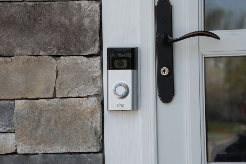 Drzwi ochroni, router niekoniecznie, fot. Shutterstock.com