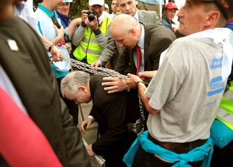 Solidarność zablokowała posłów. Zlitowali się