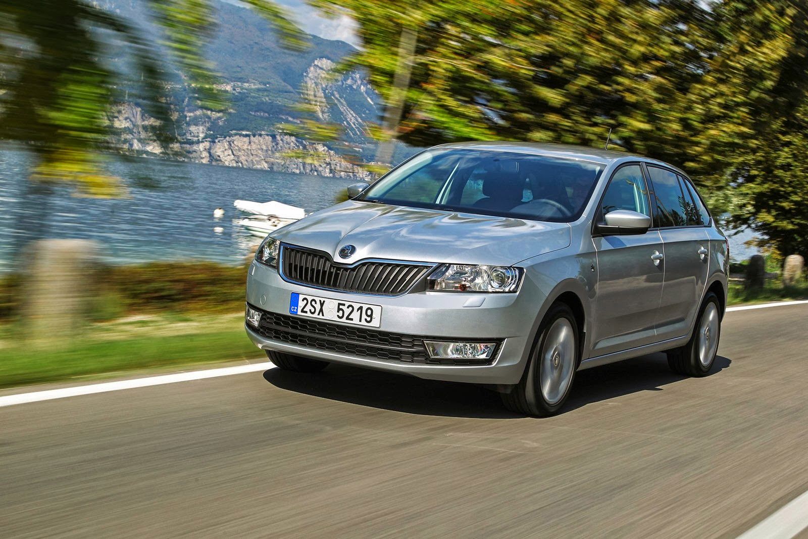 Škoda Rapid Spaceback - obszerna galeria od producenta 43