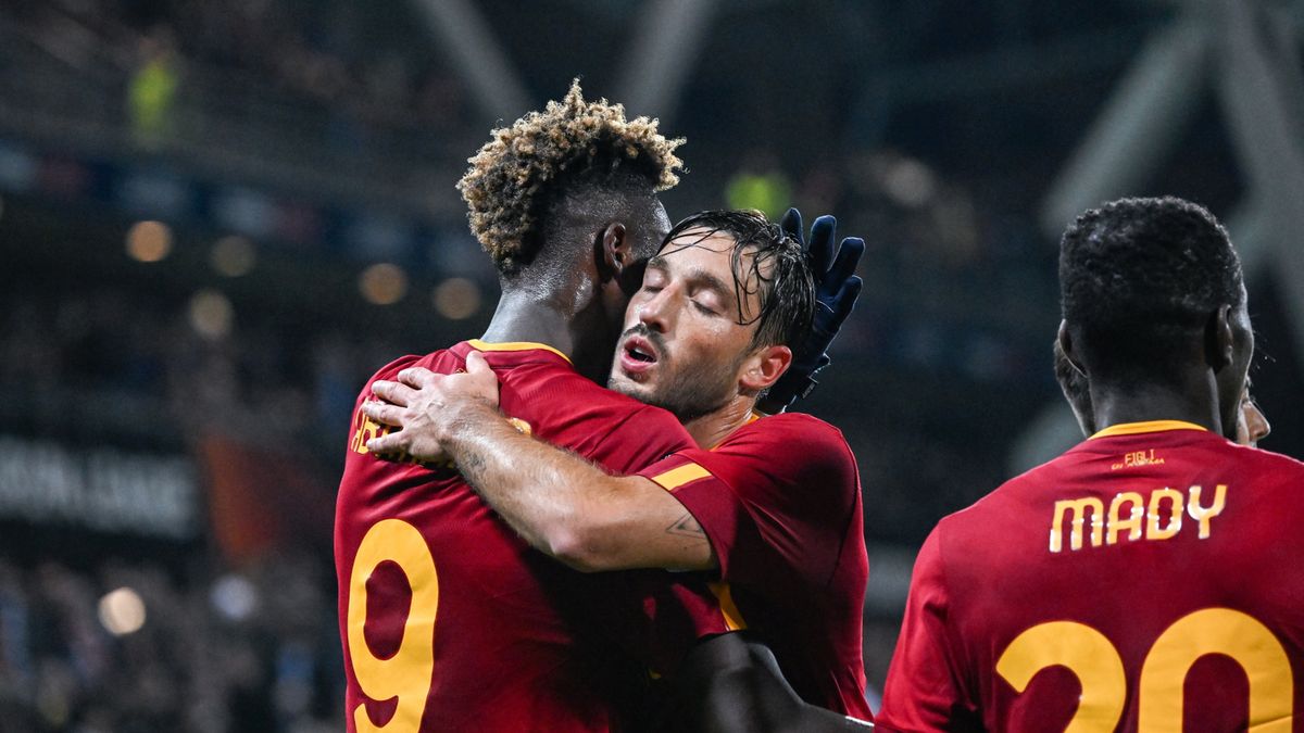 PAP/EPA / KIMMO BRANDT  / Na zdjęciu: radość piłkarzy AS Romy