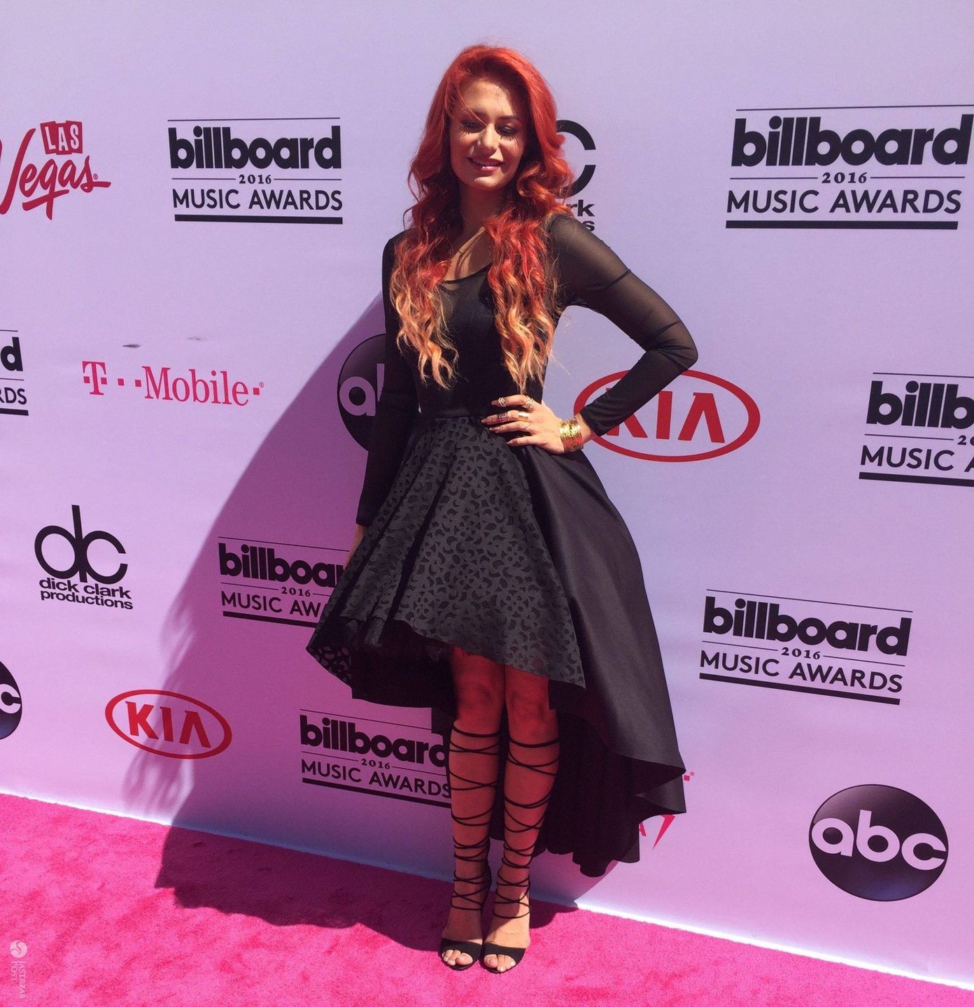 Suknia: Eva Minge, buty i torebka: Kazar. Aleksandra Gintrowska, Billboard Music Awards 2016 (fot. Jastrząb Post Exclusive)