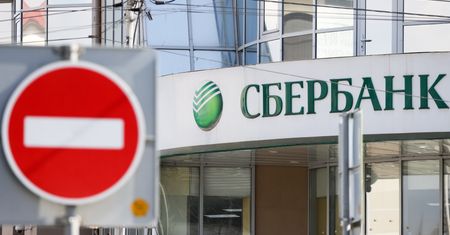 Największy rosyjski bank opuszcza rynek europejski. To skutek "presji zachodnich sankcji"