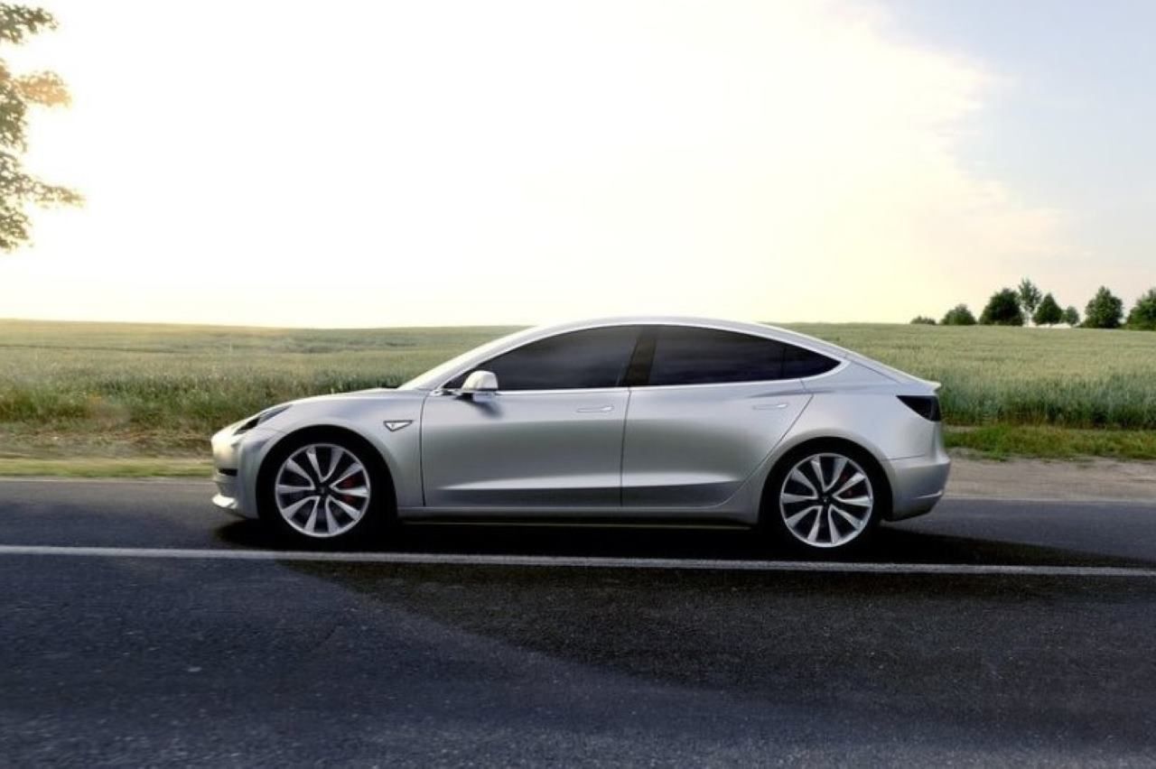 Stacje ładowania Supercharger będą płatne dla tańszej Tesli Model 3