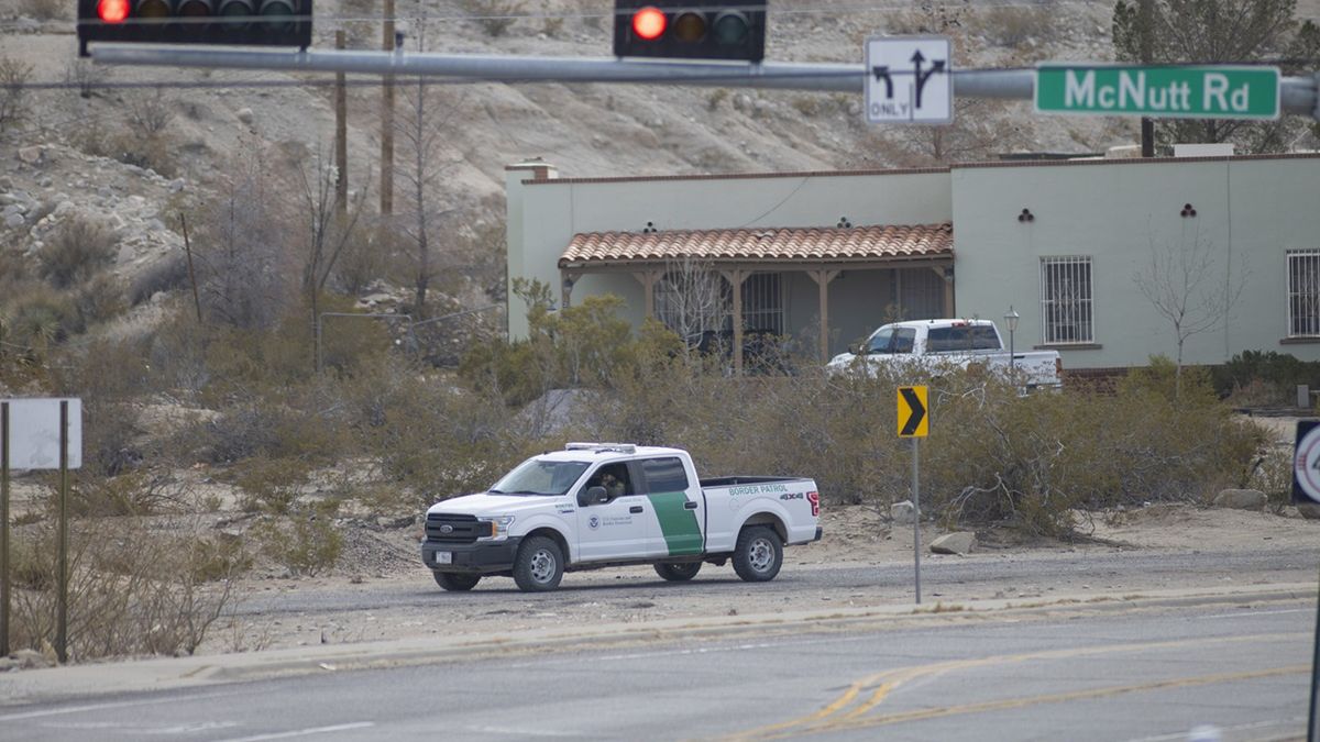 Armia USA patroluje granicę w Nowym Meksyku.