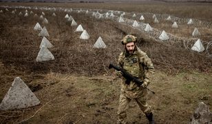 Okopane centra dowodzenia, rzędy smoczych zębów aż do Polski