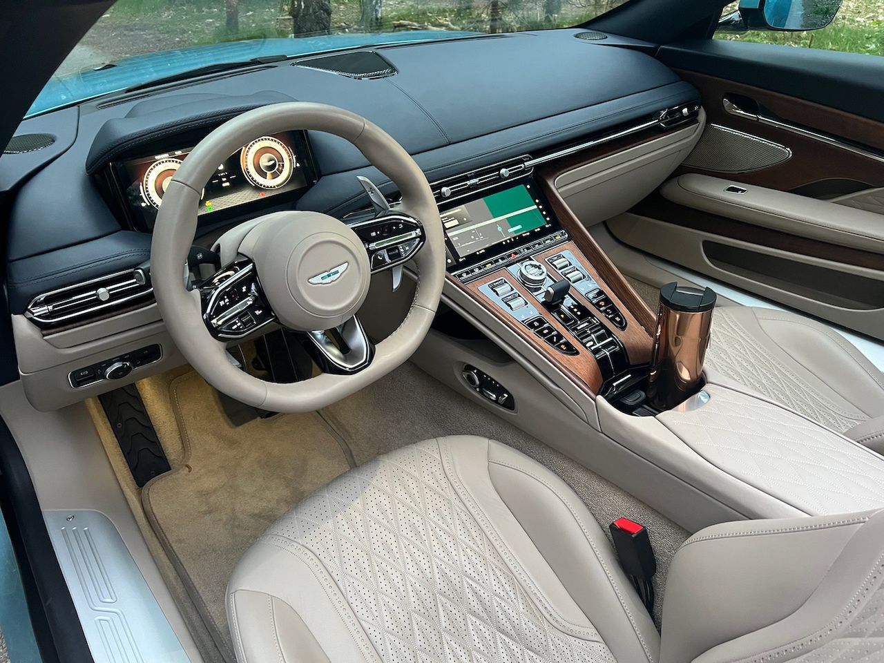 Aston Martin DB12 Volante
