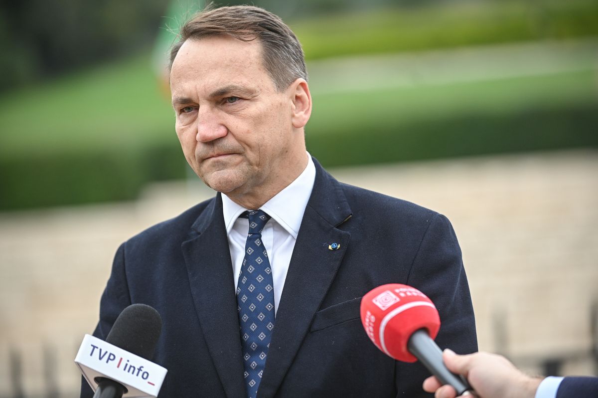 radosław sikorski, kanclerz niemiec, Berlin Scholz nie zaprosił Polski. Sikorski zabiera głos