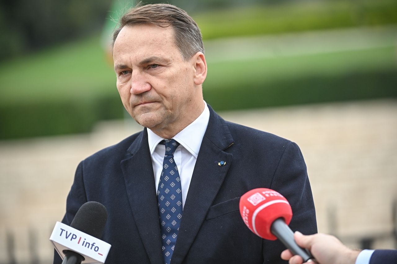 Scholz nie zaprosił Polski. Sikorski zabiera głos