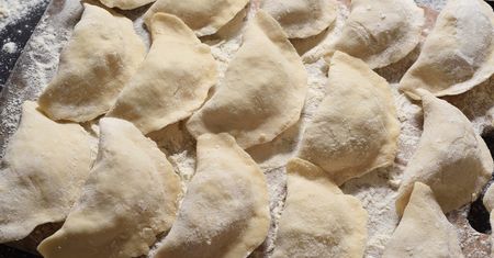 Nie stresuj się przed świętami i pierogi zrób już teraz. Szef kuchni mówi, jak je mrozić
