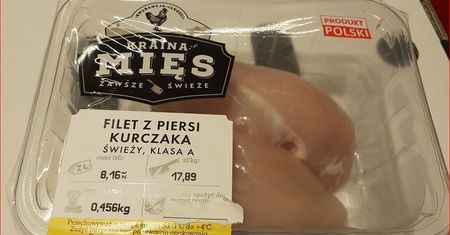 Salmonella w filecie z kurczaka z Biedronki. GIS wycofuje mięso ze sprzedaży