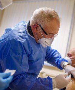 Szczepionka AstraZeneca pod lupą. Zdecydowana opinia prof. Marcina Drąga