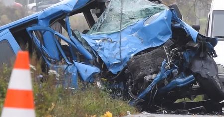 Trzy osoby nie żyją, jedna została ranna. Tragiczny wypadek pod Sochaczewem