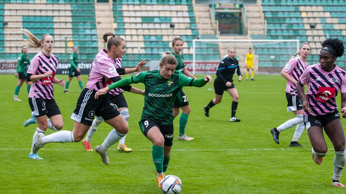 Zdjęcie okładkowe artykułu: Facebook / GKS Górnik Łęczna - Piłka Nożna Kobiet / Na zdjęciu: Klaudia Fabova (z numerem 9)