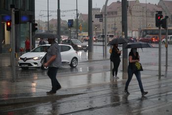 Poznań: IMGW ostrzega. Burze z intensywnym deszczem i wiatrem