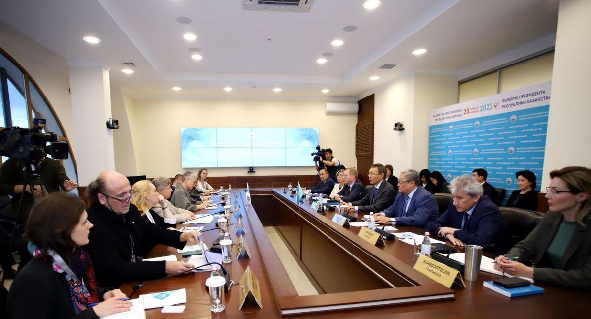 Spotkanie przedstawicieli Centralnej Komisji Wyborczej Kazachstanu z członkami Misji OBWE/ODIHR ds. Obserwacji przedterminowych wyborów Prezydenta Republiki Kazachstanu, 18 października 2022 r., Astana.