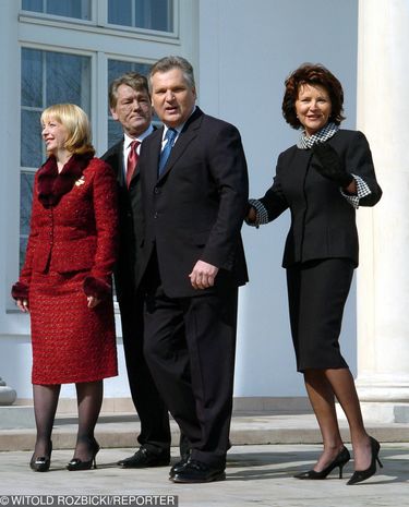 Aleksander Kwaśniewski wraz małżonką podczas spotkania z prezydentem Ukrainy, Wiktorem Juszczenką (2005)