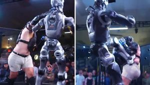 Tego jeszcze nie było. Celebryta zawalczył z... robotem