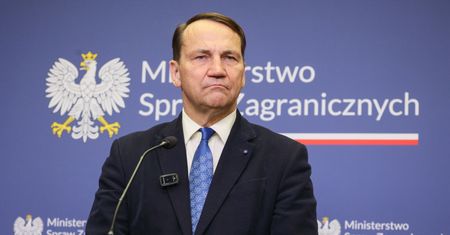 Polski ambasador w Rosji jest bezpieczny? Sikorski odpowiedział