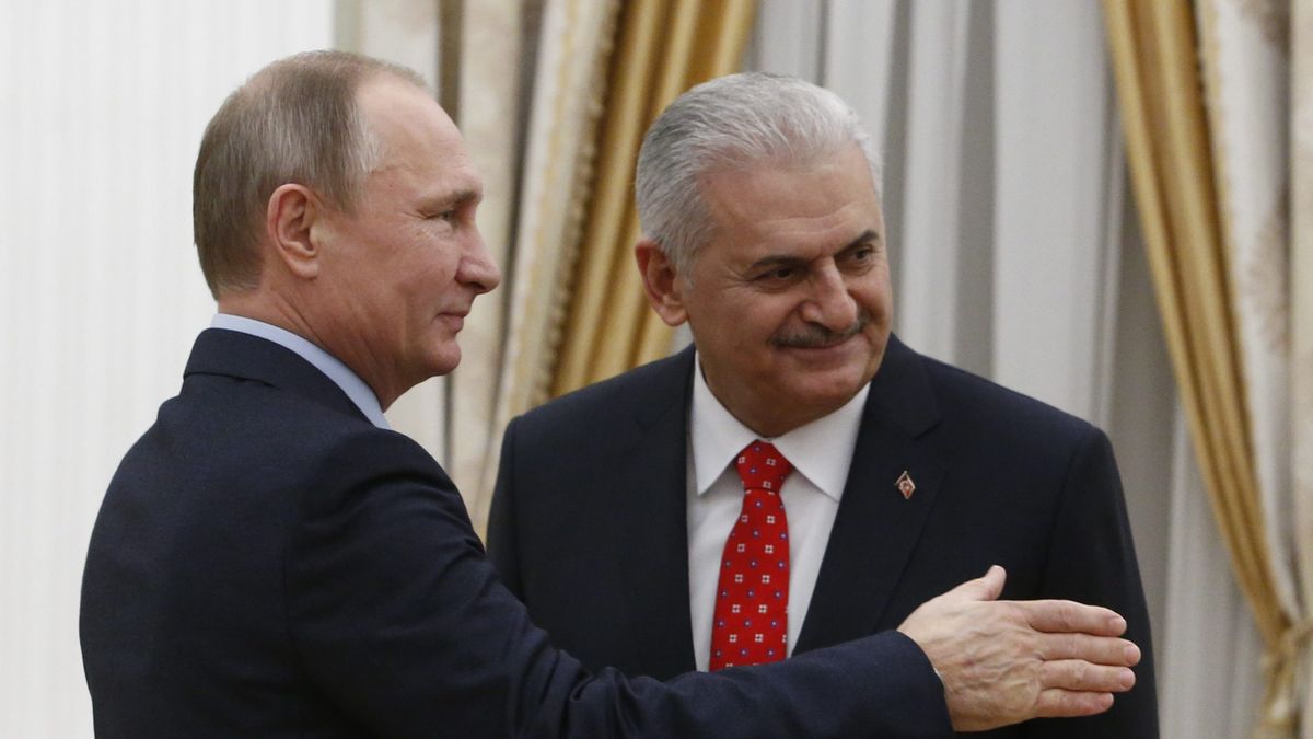 Na zdjęciu Władimir Putin i turecki premier Binali Yildirim