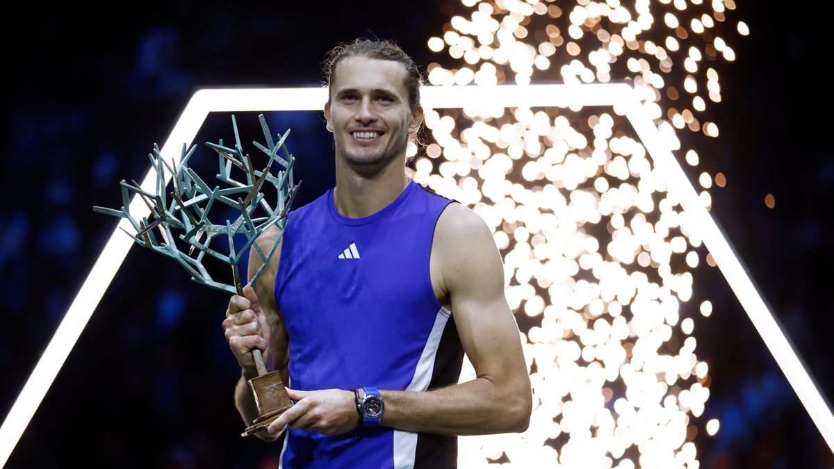 PAP/EPA / Yoan Valat / Na zdjęciu: Alexander Zverev, mistrz Rolex Paris Masters 2024