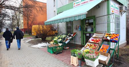 Sklepy w realu upadają. W 2017 roku ubyło ich 12 tysięcy