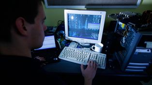 Sztuczna inteligencja popularna wśród nastolatków: 5 godzin dziennie w internecie