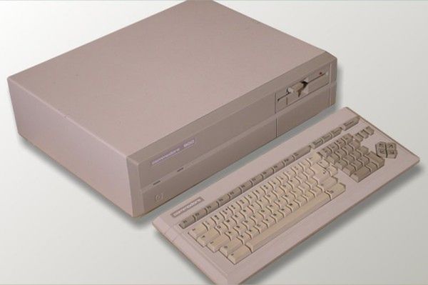 Pierwszy (i zarazem ostatni) 16-bitowy komputer Commodore