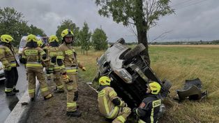 Dachowanie samochodu w Przymiłowicach. Policja apeluje o ostrożność