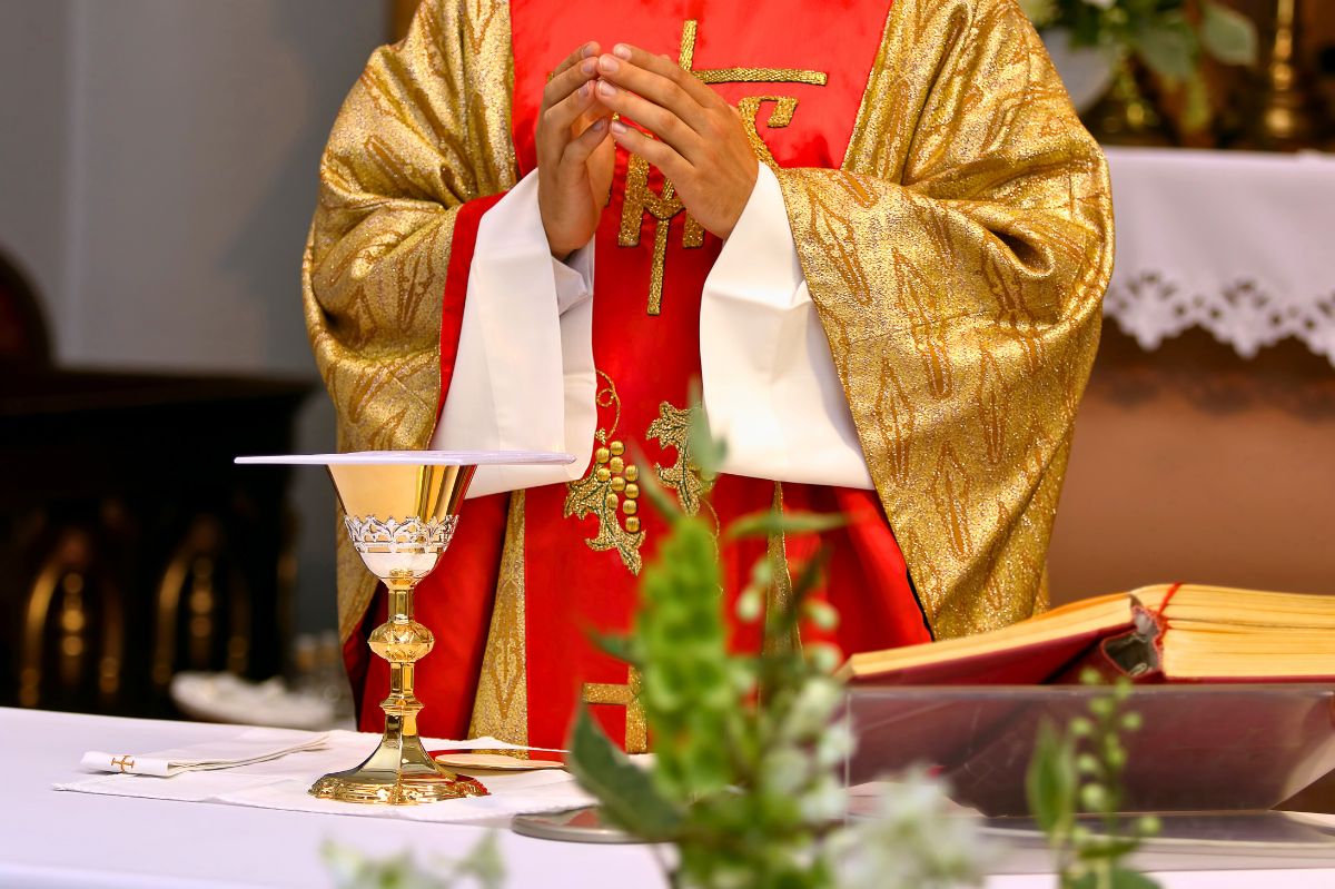 Kolory szat liturgicznych księży nie są przypadkowe. Zobacz co oznaczają