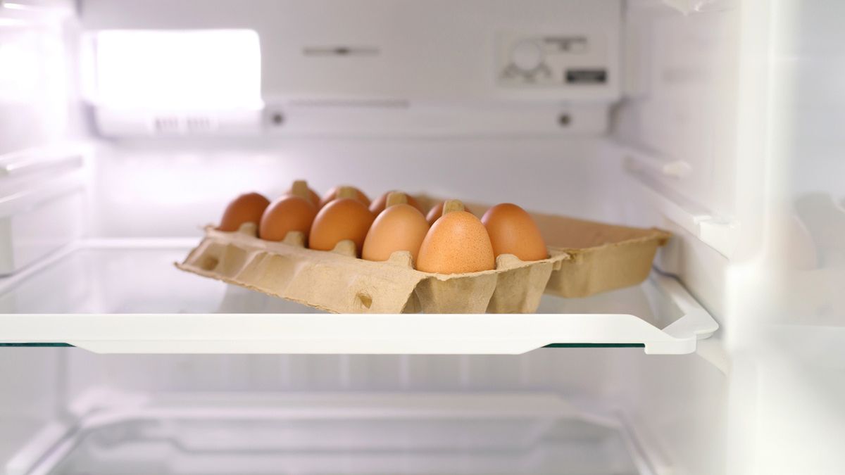 Przechowuj odpowiednio jajka w lodówce.