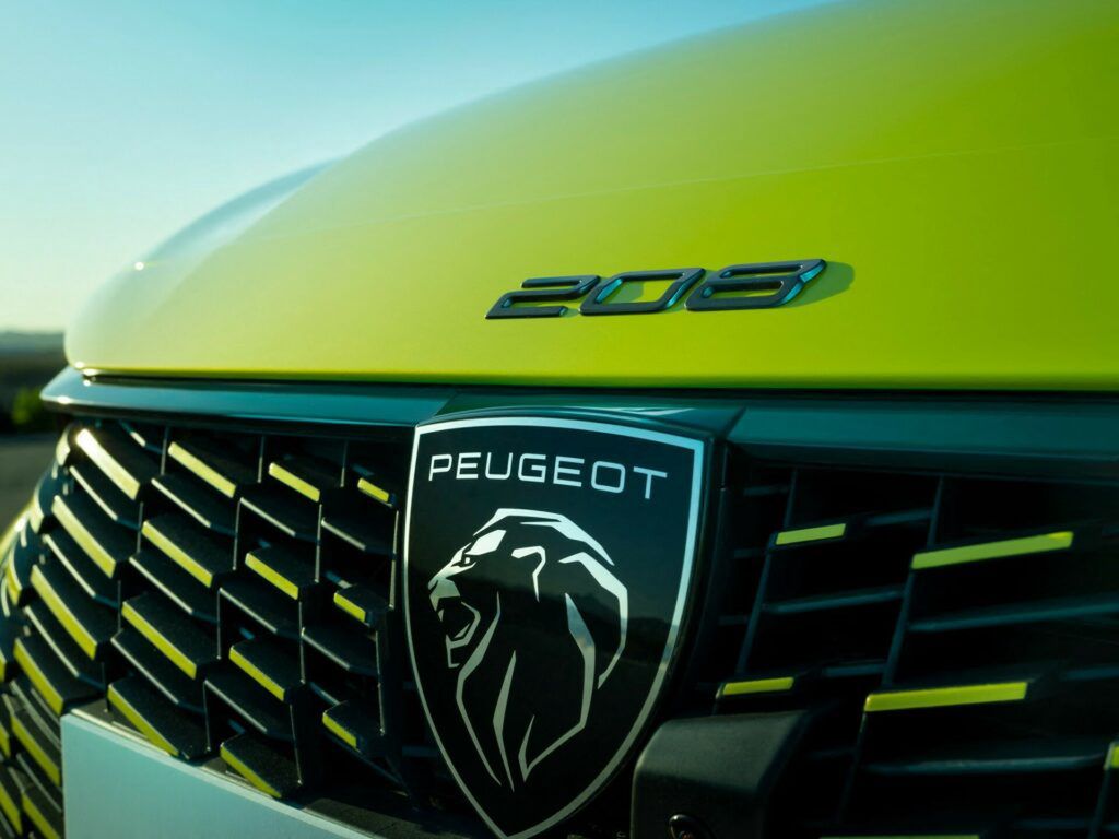 Odświeżony Peugeot e-208