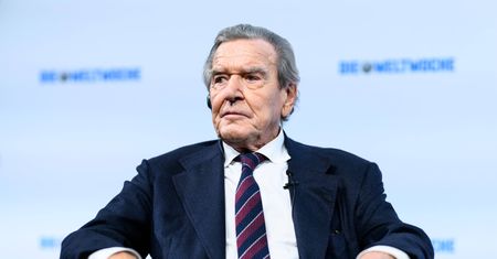 Schroeder przegrywa w Niemczech. Nie dostanie biura