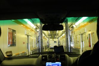 Eurotunel szturmuje 2 tys. osób dziennie. Trwa umacnianie bezpieczeństwa terminalu