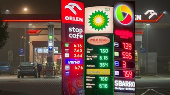 Nocna zmiana na stacjach paliw. Sprawdziliśmy ceny przed i po północy [ZDJĘCIA]