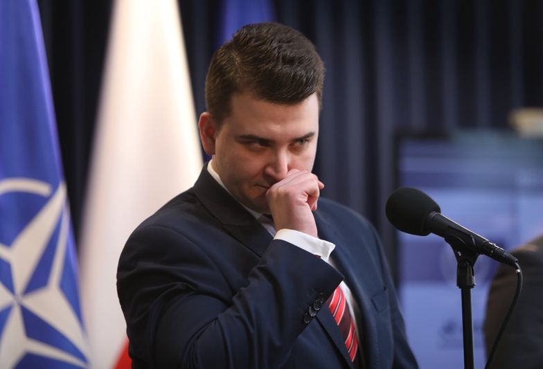 Misiewicz zrobił błyskotliwą, ale krótką karierę u boku szefa MON