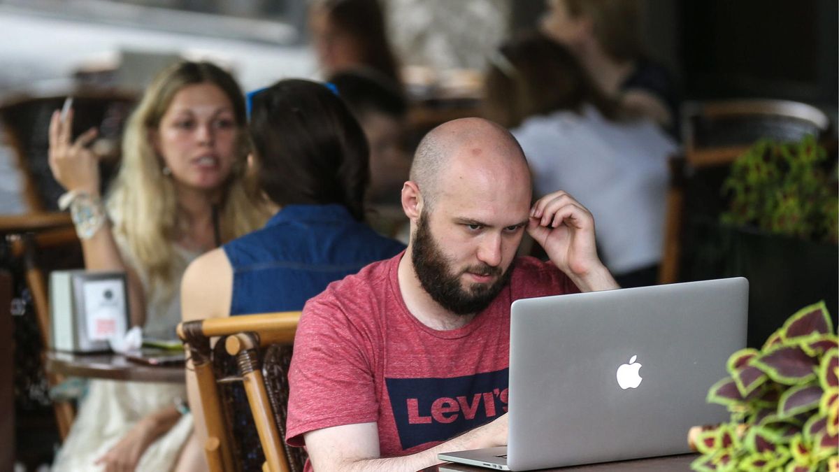 Praca przy kawce, tak często wygląda życie freelancera