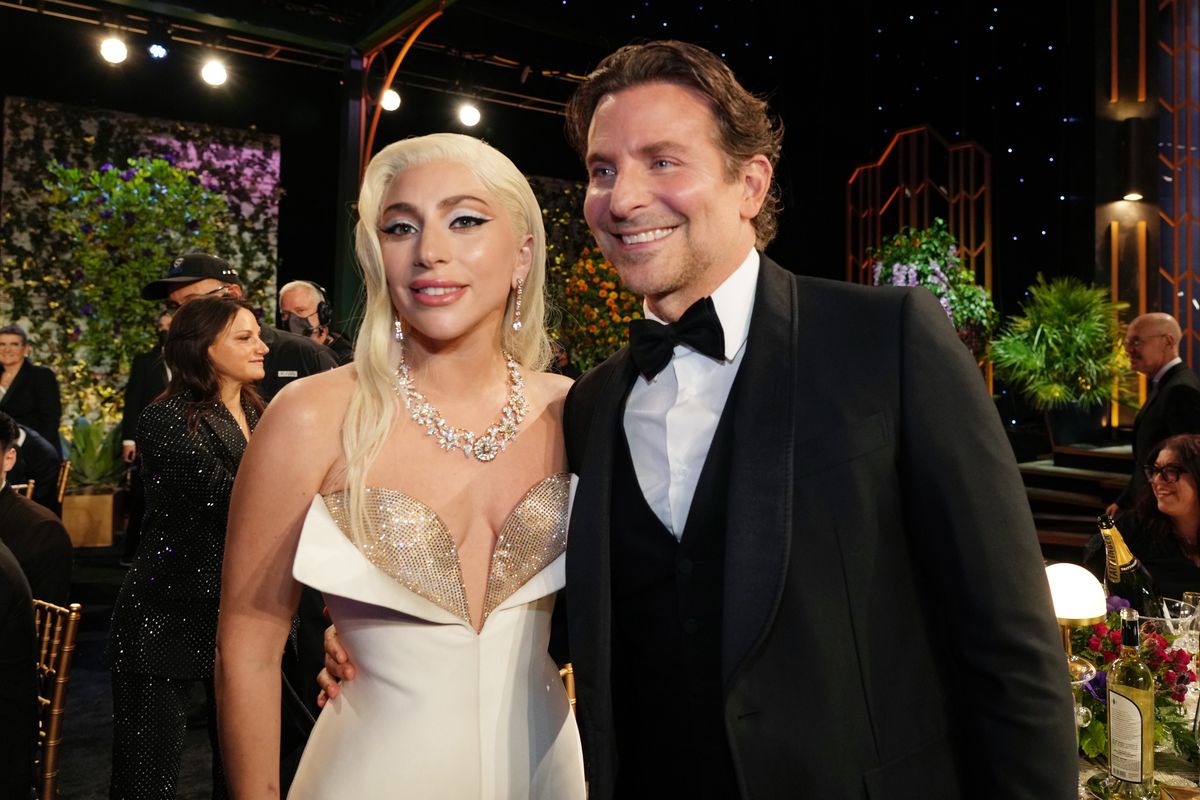 Bradley Cooper i Lady Gaga nie szczędzili sobie czułości w trakcie gali SAG Awards