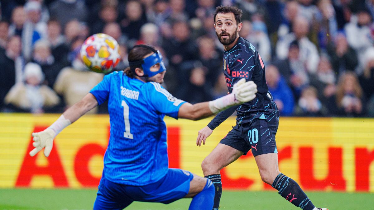 PAP/EPA / Liselotte Sabroe  / Na zdjęciu: Kamil Grabara i Bernardo Silva